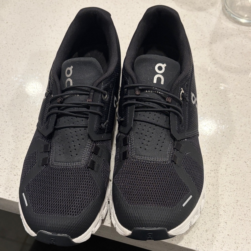 Women’s On Cloud 6 Black and White Athletic Shoes